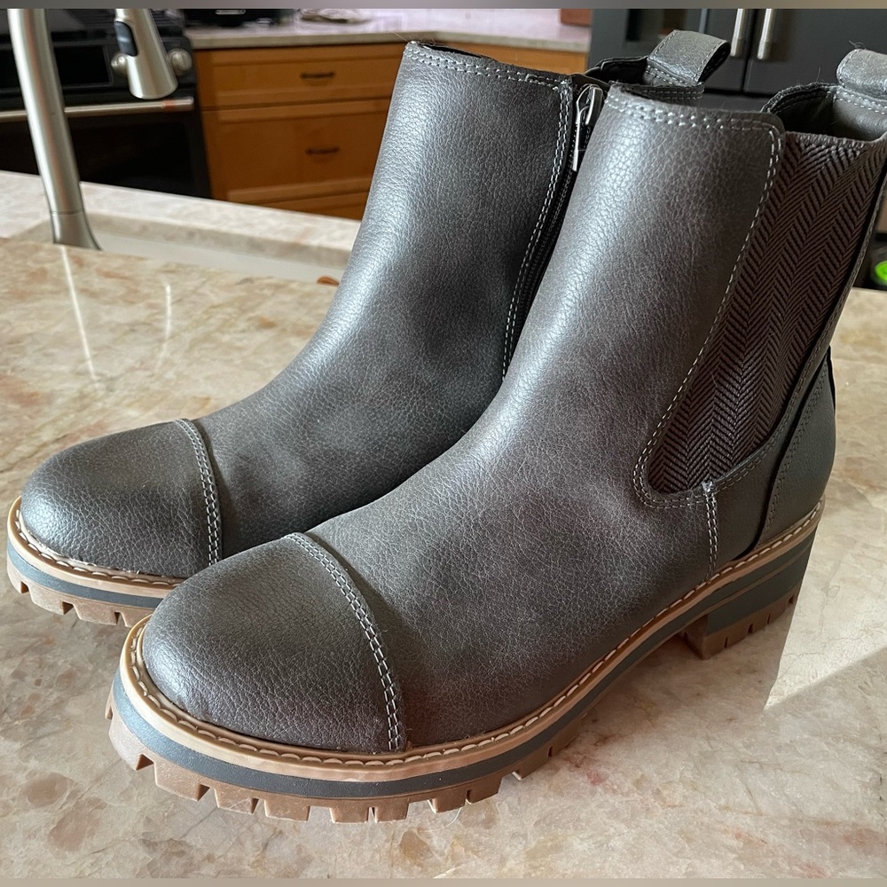 Boots - Picture 2 of 4